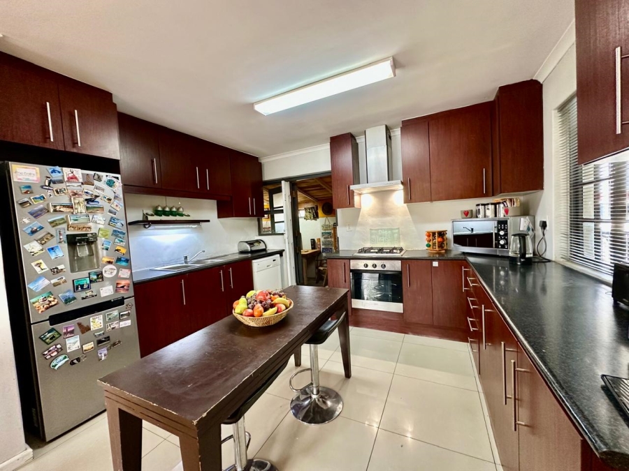 5 Bedroom Property for Sale in Loucharmante Western Cape